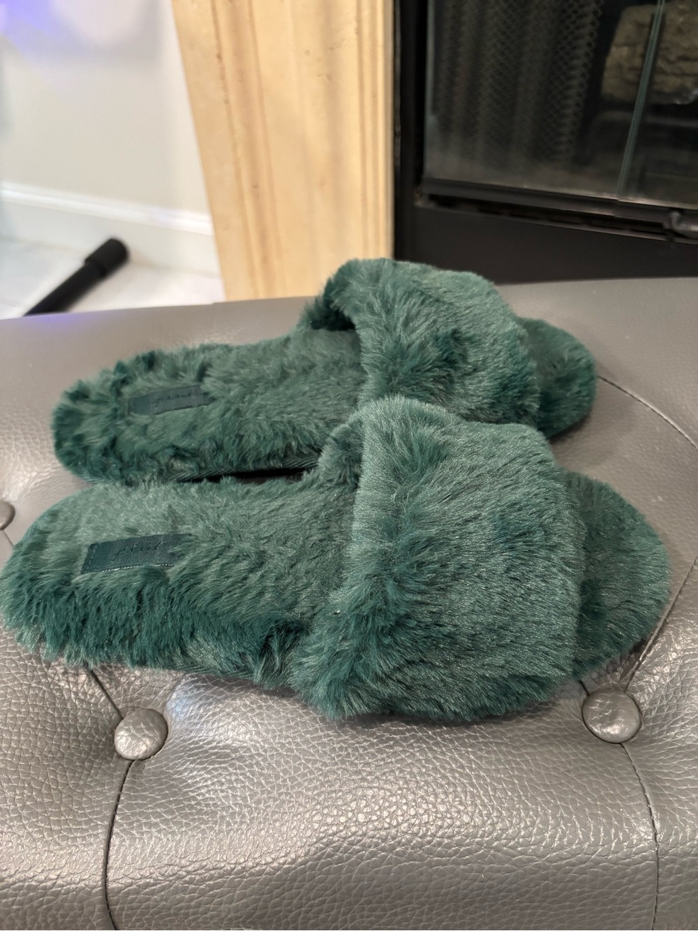 Victoria’s Secret Pink Plush Faux Fur Slide Slippers - Dark Green - Picture 3 of 6
